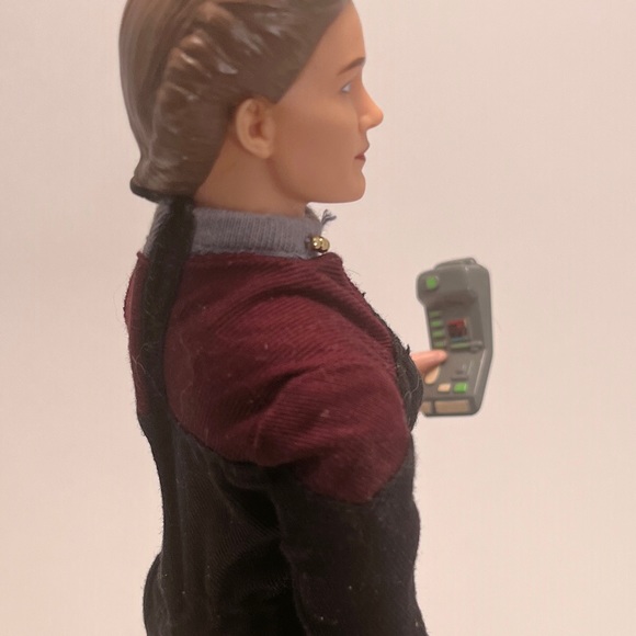 Captain Janeway of Star Trek Voyager & Captain Sisko of Deep Space 9 12” Dolls - Picture 11 of 11